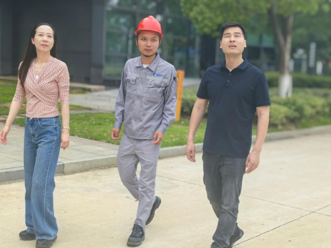 <a href="./xwzx/gzdt/202505/t20250530_706270.html">鄂州市机关事务服务中心走访“双千”结对企业，精准服务助力发展</a>